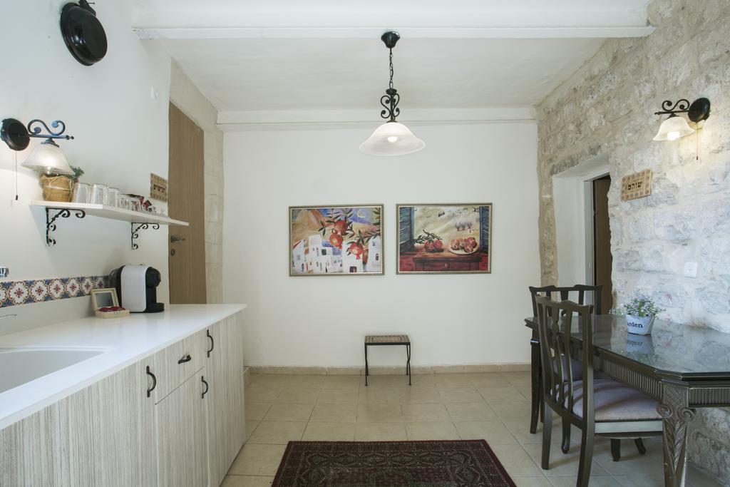 Avney Hahoshen Hotel Сафед Екстериор снимка