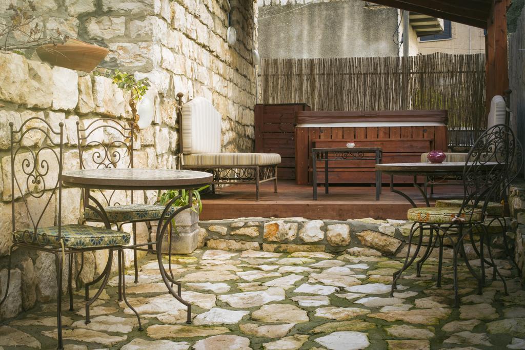 Avney Hahoshen Hotel Сафед Екстериор снимка