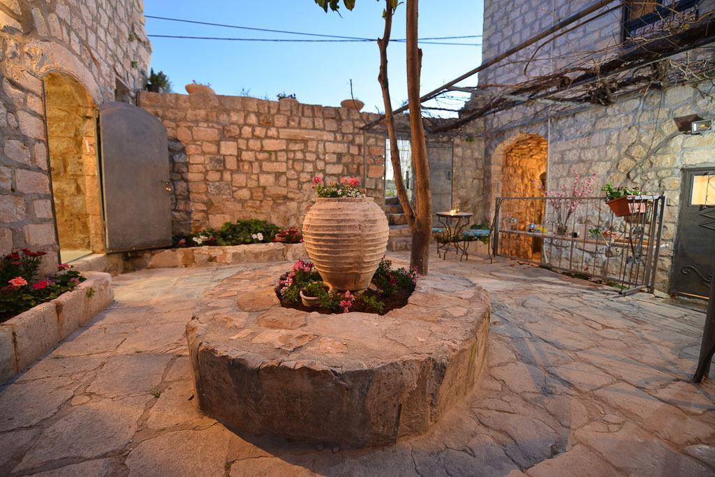 Avney Hahoshen Hotel Сафед Екстериор снимка